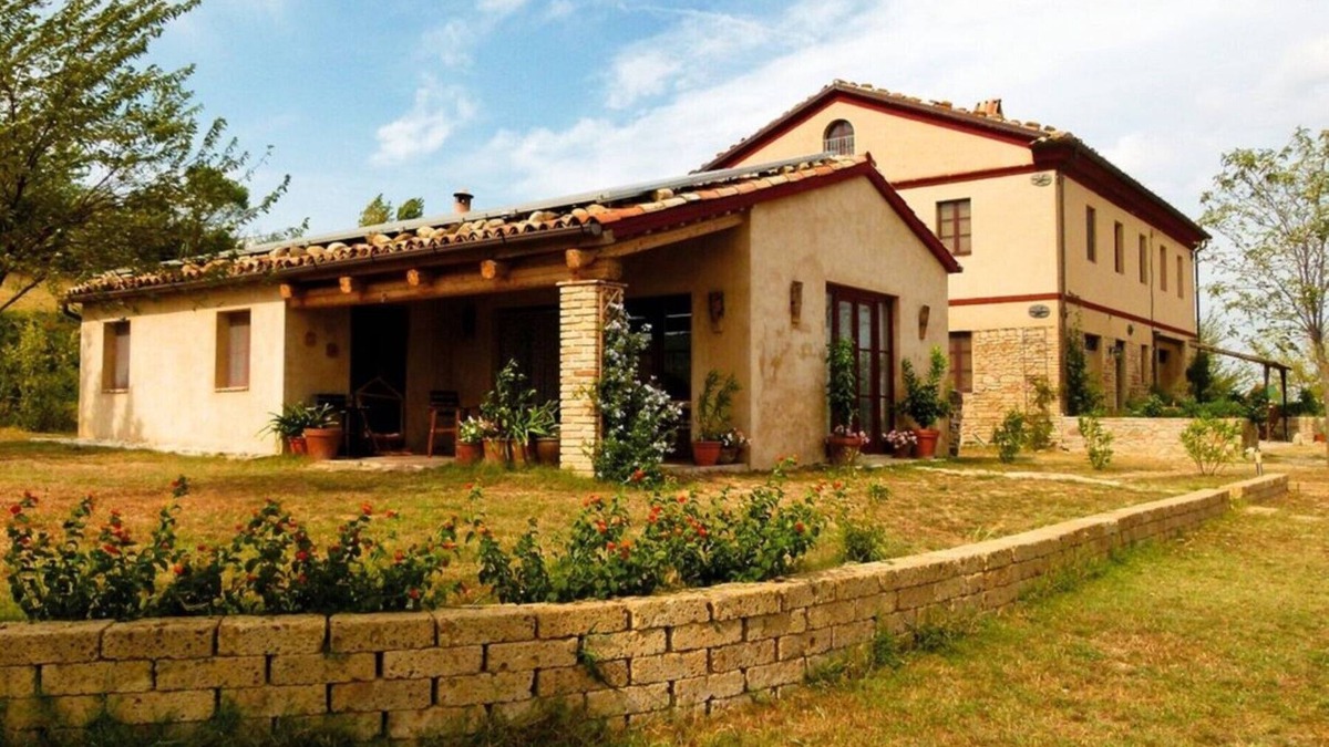 Montecarotto House | Casa- Montale, 5/5 House Capana, typical country house, gr. Pool, secluded location, panoramic views