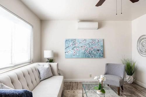 Little Italy Apartment | Casa Italia -2BR- FREE Driveway parking for 2 cars