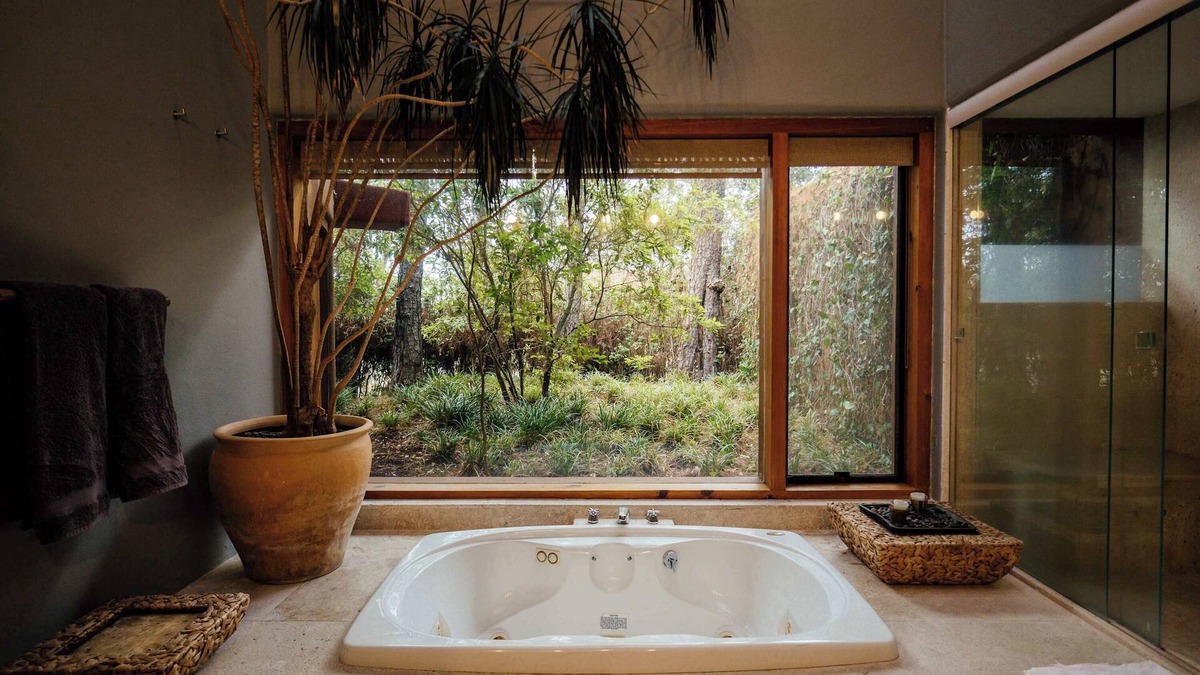 El Santuario House | Casa Izar, Magnificent Modern House with Pool and Lake View