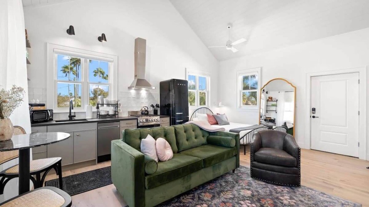 Historic Ybor Apartment | Casa Julieta | Luxury "Ybor-Themed" Studio