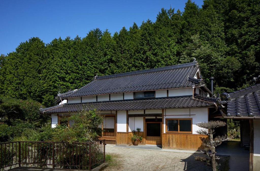 Akaiwa House | Casa KitsuneAna The Satoyama experience in a Japanese-style modernized 100-year-old farmhouse