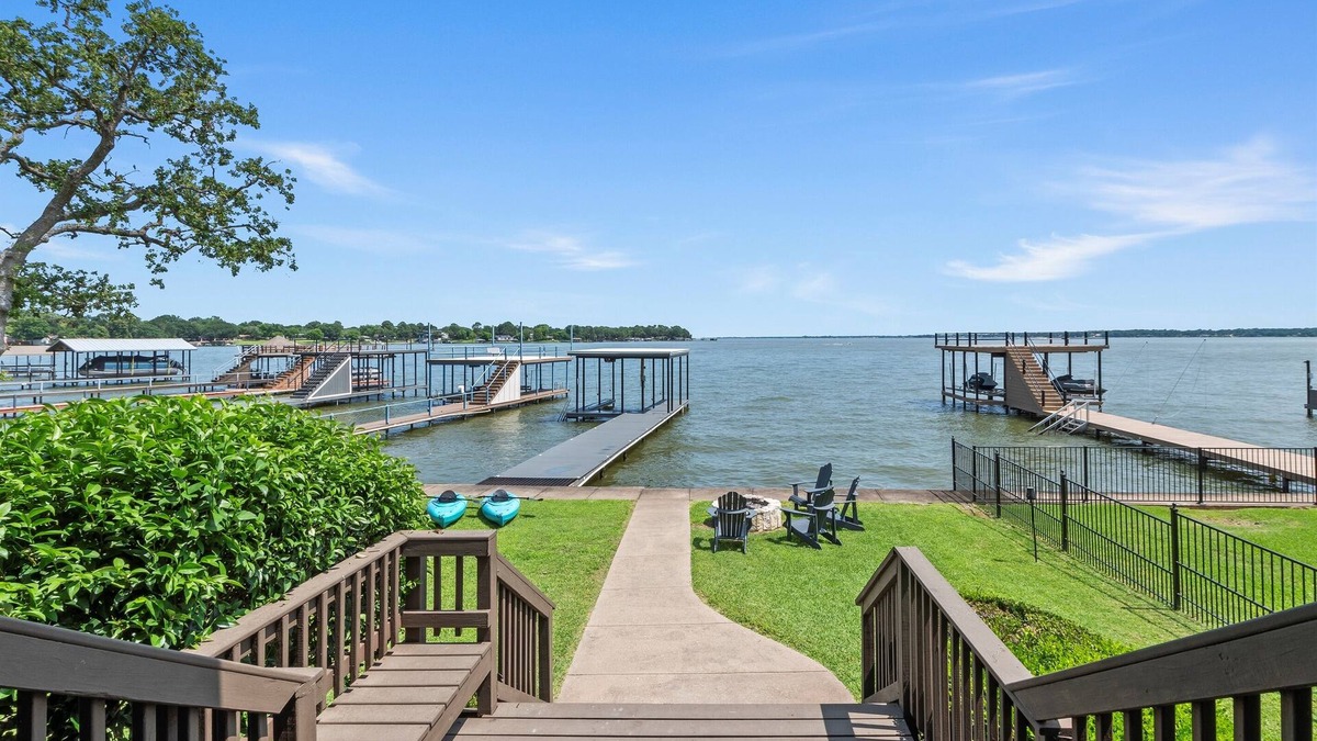 Gun Barrel City House | Casa KK | Luxe Lakefront 4BR/3BA w/Views & Dock