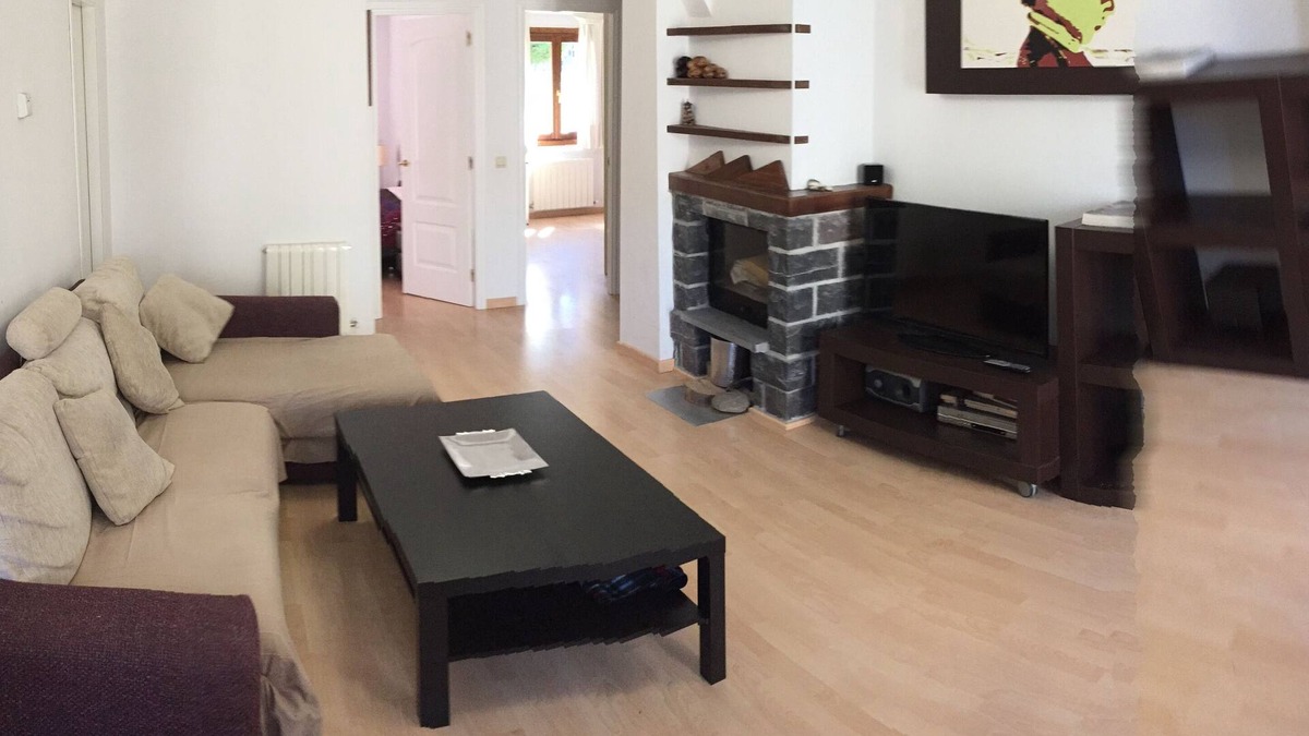 El Pueyo de Jaca Apartment | Casa La Corona in the Pyrenees next to the Bubal Reservoir.