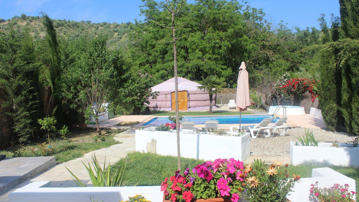Almedinilla Bed & Breakfast | Casa La Nuez B & B, spacious bathrooms, free WiFi, terrace, swimming pool, garden