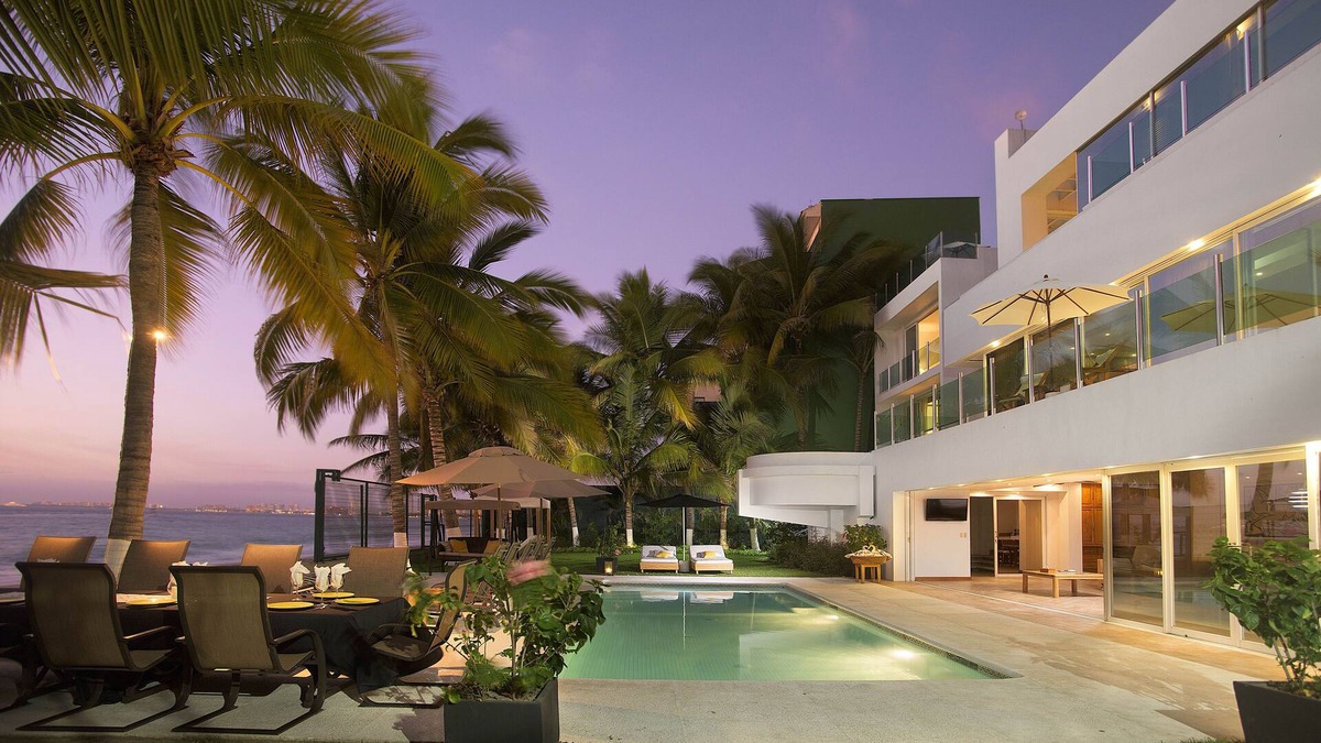 Colonia 5 de Diciembre Villa | Casa La Playa, a 6 Bedroom FULLY STAFFED, MODERN BEACHFRONT VILLA, Walk to Town