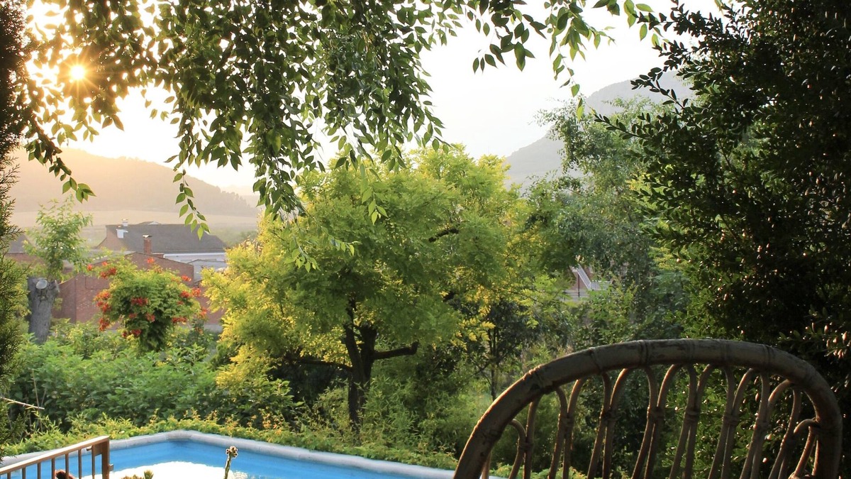 Ivars de Noguera House | Casa la Vall A house surrounded by nature