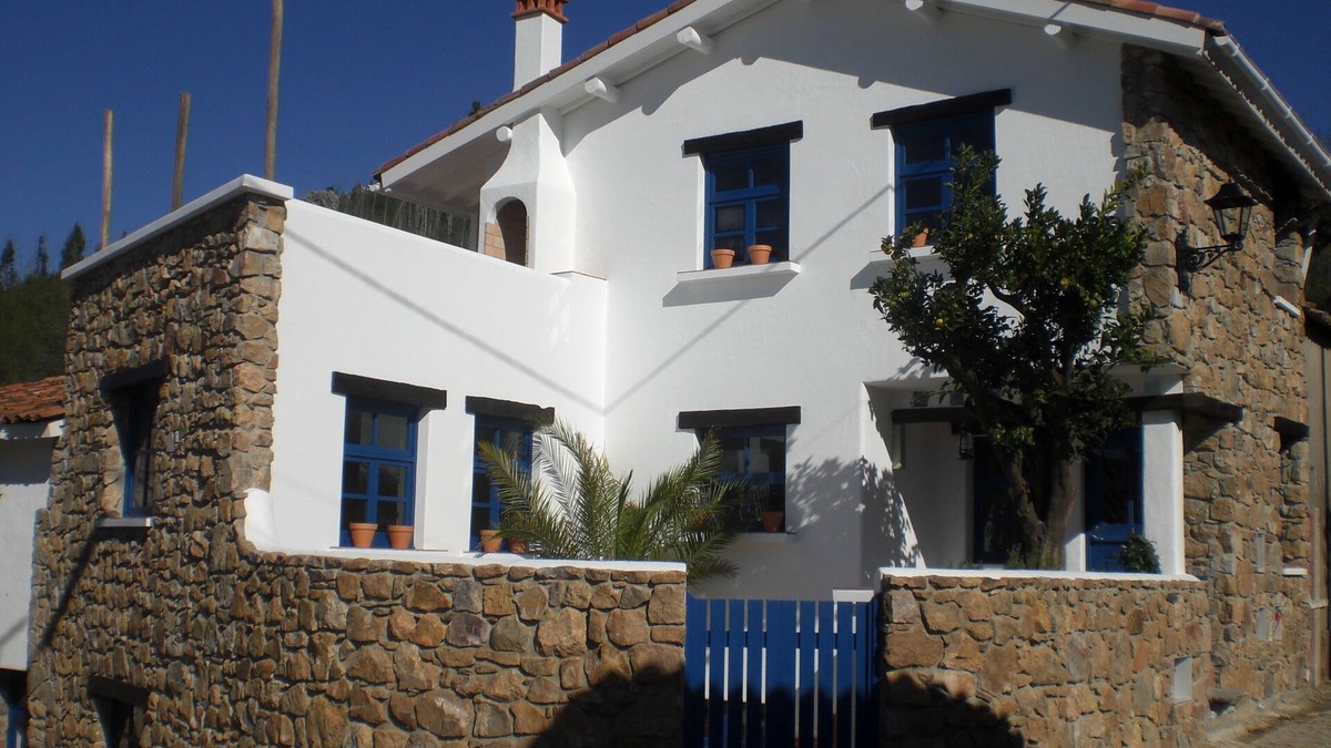 Figueiro dos Vinhos House | Casa Laranjeira - beautiful house in small rural hamlet