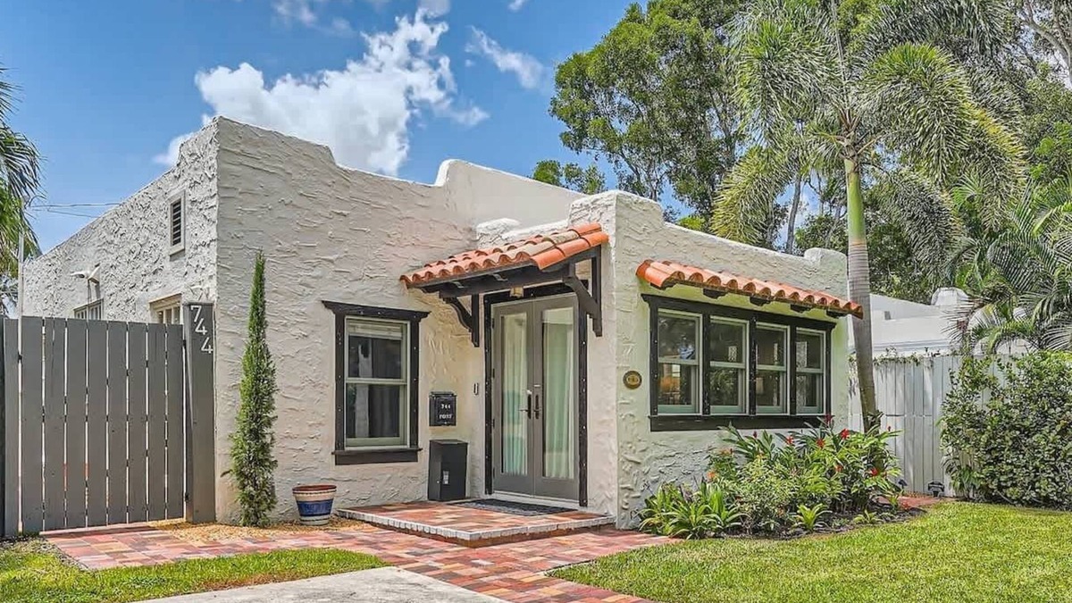 Grandview Heights House | Casa las Flores - Stroll to Arts District from Cozy West Palm Cottage