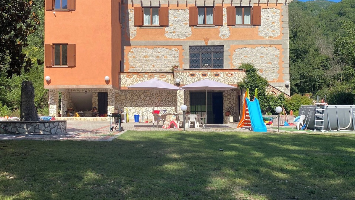 Sambuci Villa | Casa Lautone, the villa surrounded by green hills near Rome