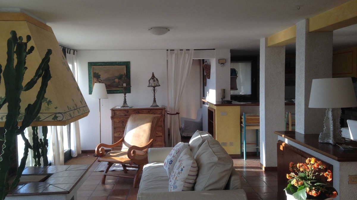 Roe Volciano Apartment | Casa Lella lL lounge on Salo
