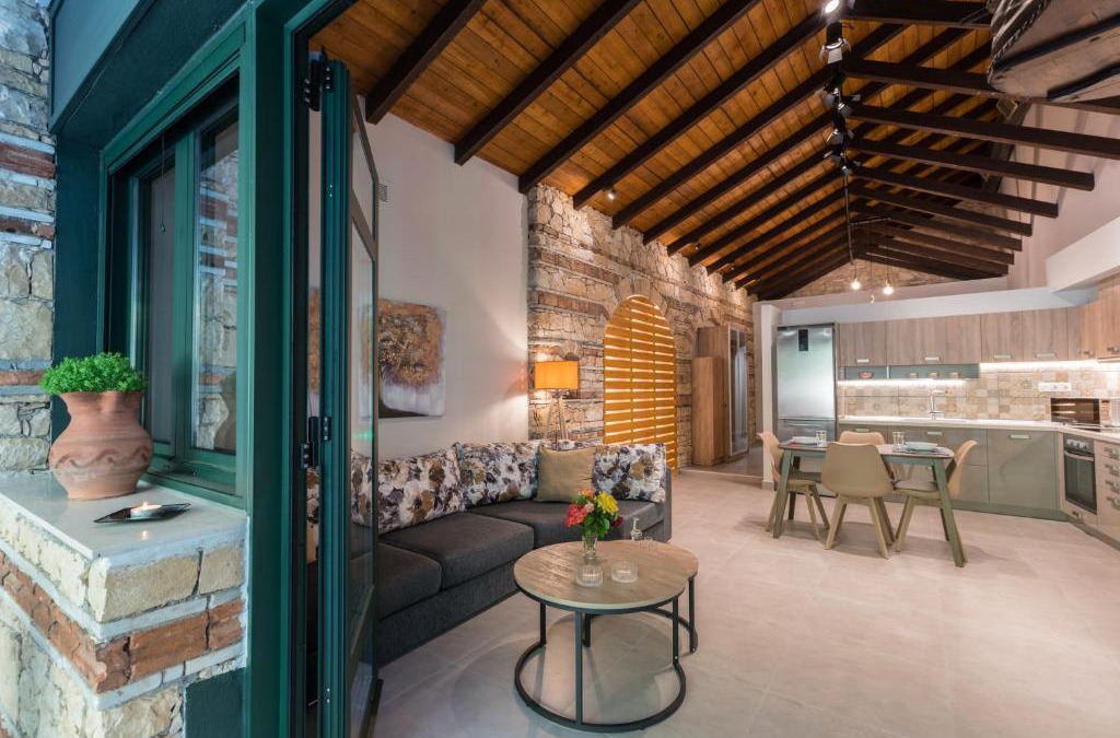 Spilion Apartment | Casa Leone, cosy apartment overlooking the square