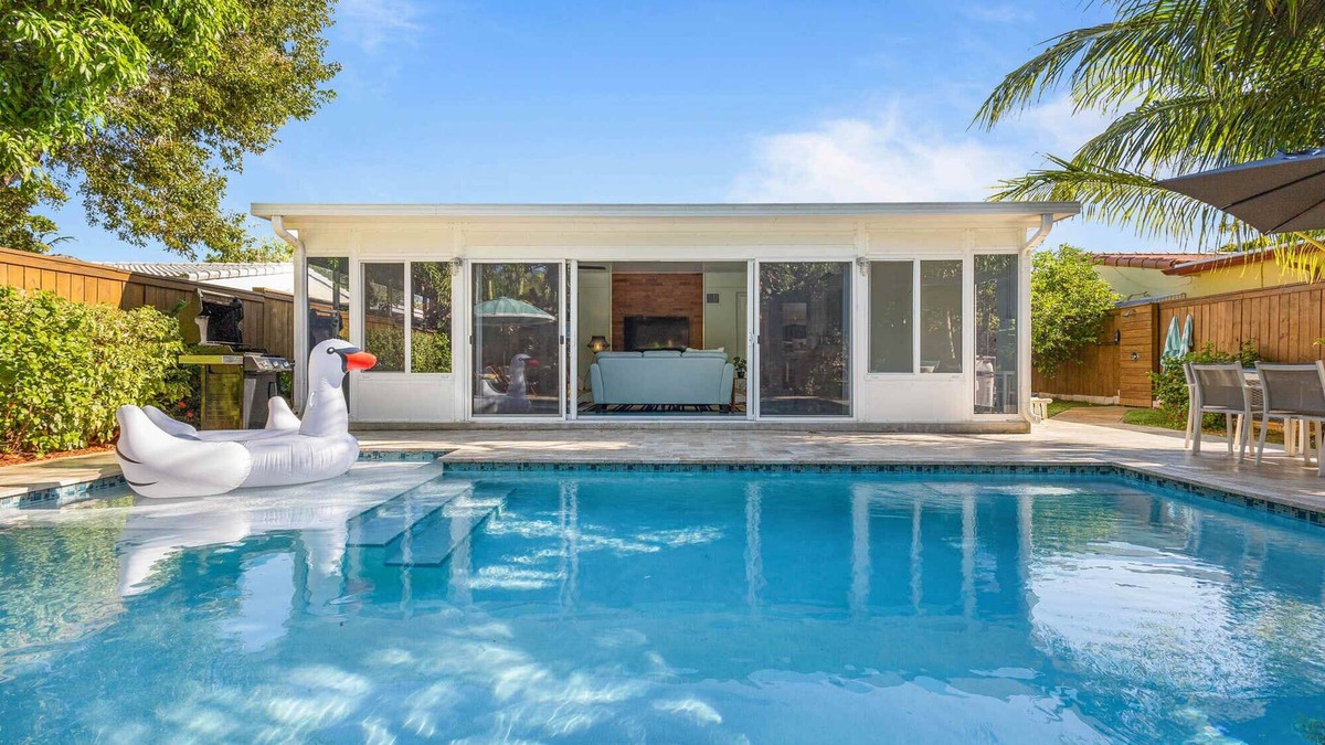 South Middle River House | Casa Limon, Stunning Pool, 10 Mins to the Beach