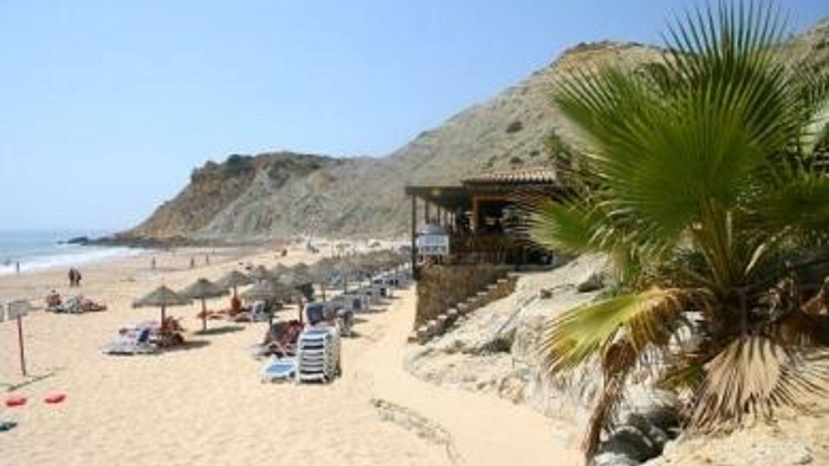 Burgau Apartment | Casa Lisa - fisherman's cottage, Burgau, 1 min to beach sleeps 2/4+ baby