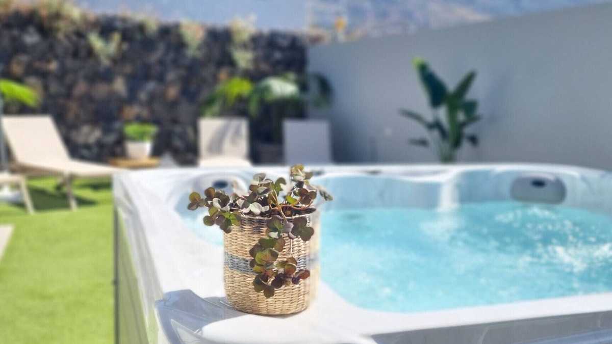 Las Arenas Villa | CASA LOLA EN PUERTO DE LA CRUZ CON JACUZZI Y VISTA