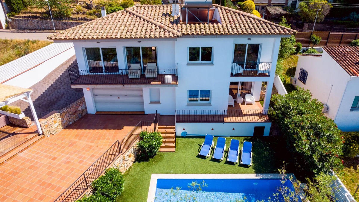 Pals Villa | Casa Loto beautiful modern familiy house