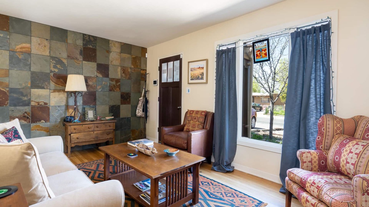 Southside House | Casa Lujan | Cozy Home with Hot Tub + Near Area Attractions!