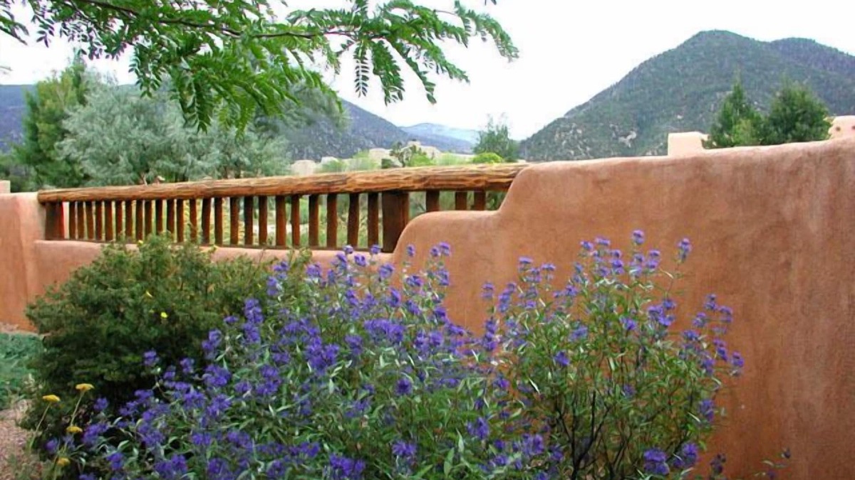 Arroyo Seco House | Casa Luminosa, Private Hot Tub Los Altos Clubhouse with pool, sauna, tennis