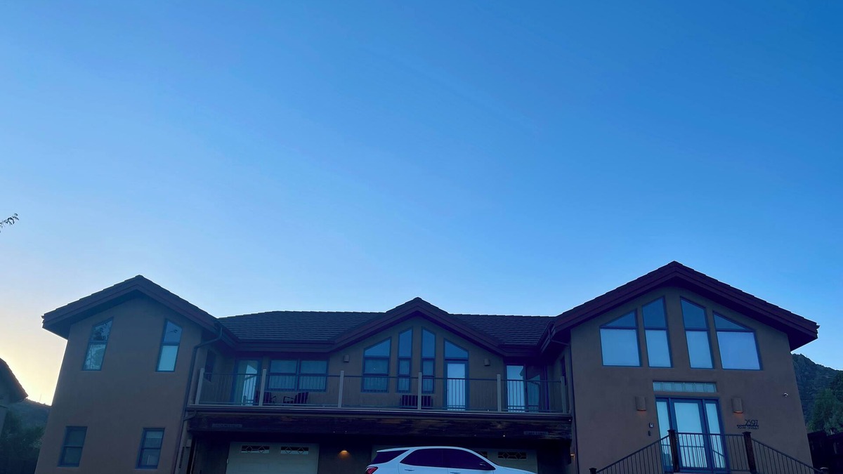 Los Alamos House | Casa Luna - Executive Lodging with Mountain Views ~5 min from LANL