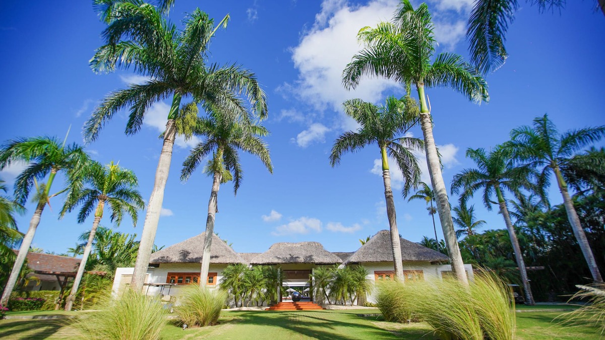 Los Naranjos Villa | Casa Luna Llena – Luxury Private Villa, Near the Beach, Pool, Golf Carts, Staff