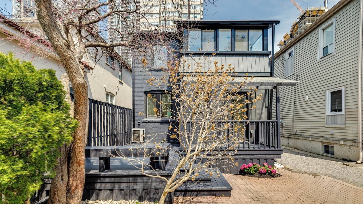 Yonge-Eglinton House | Casa Luxe On Subway Line!