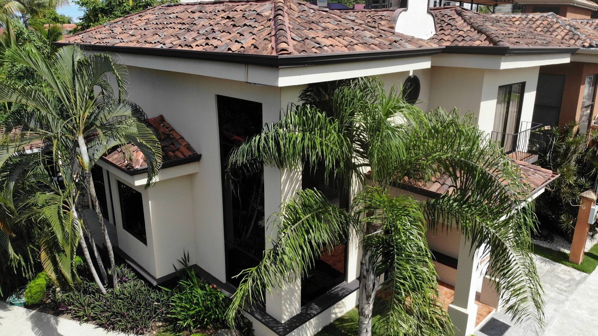 Barrio Los Villalobos House | Casa Macaw, Beachfront, 4 bedroom house gated secure with pool