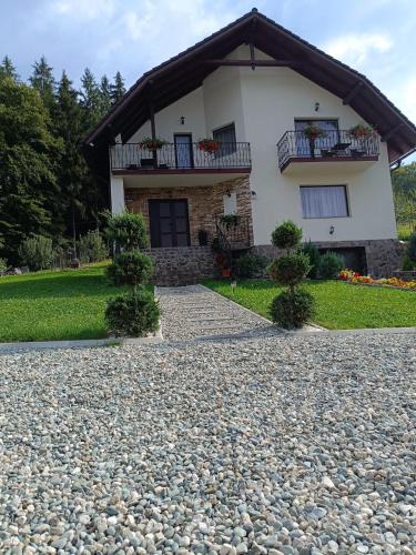 Poiana Marului House | Casa Magnolia