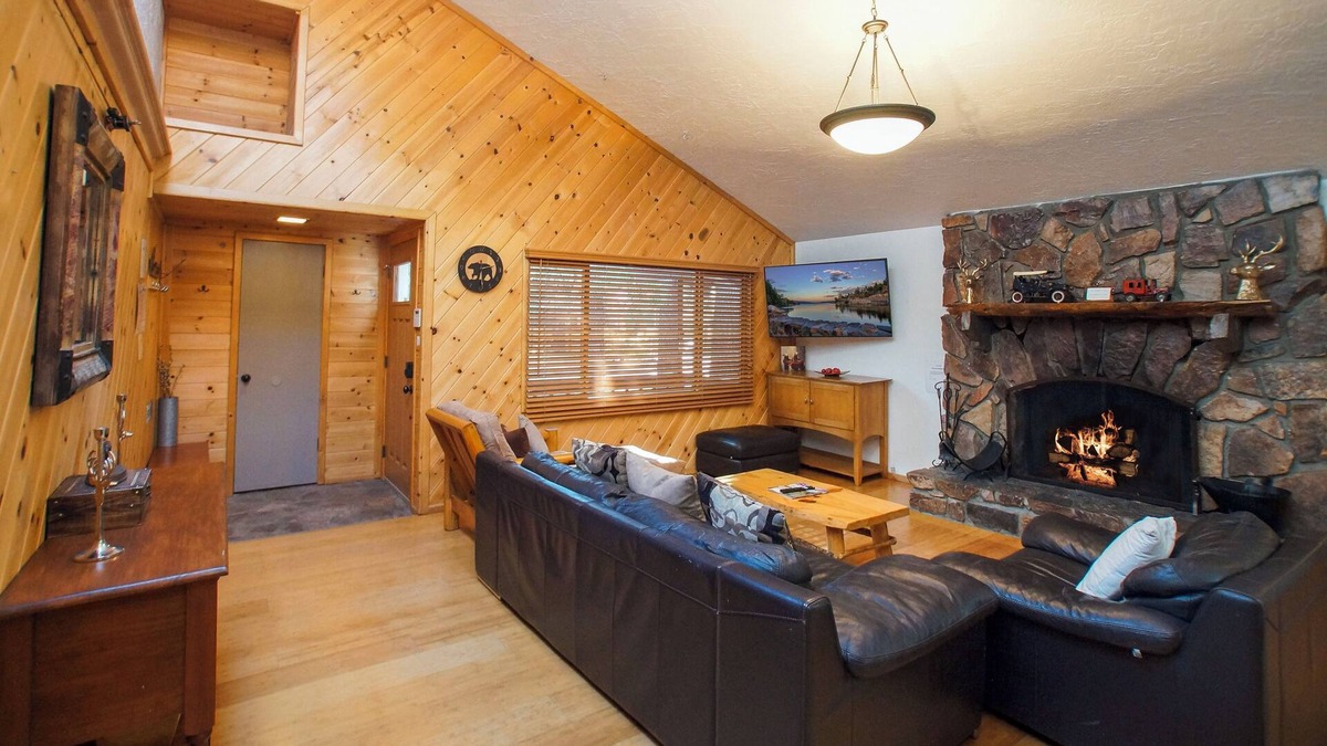 Big Bear Lake Cabin | Casa Makim - Walk to Slopes, Hot Tub, Fireplace, Jet Tub. BBQ
