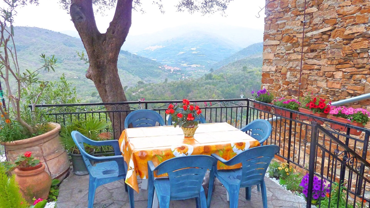 Civezza House | Casa Mamma Rosetta, one step away from the sea, the mountains and the cycle path