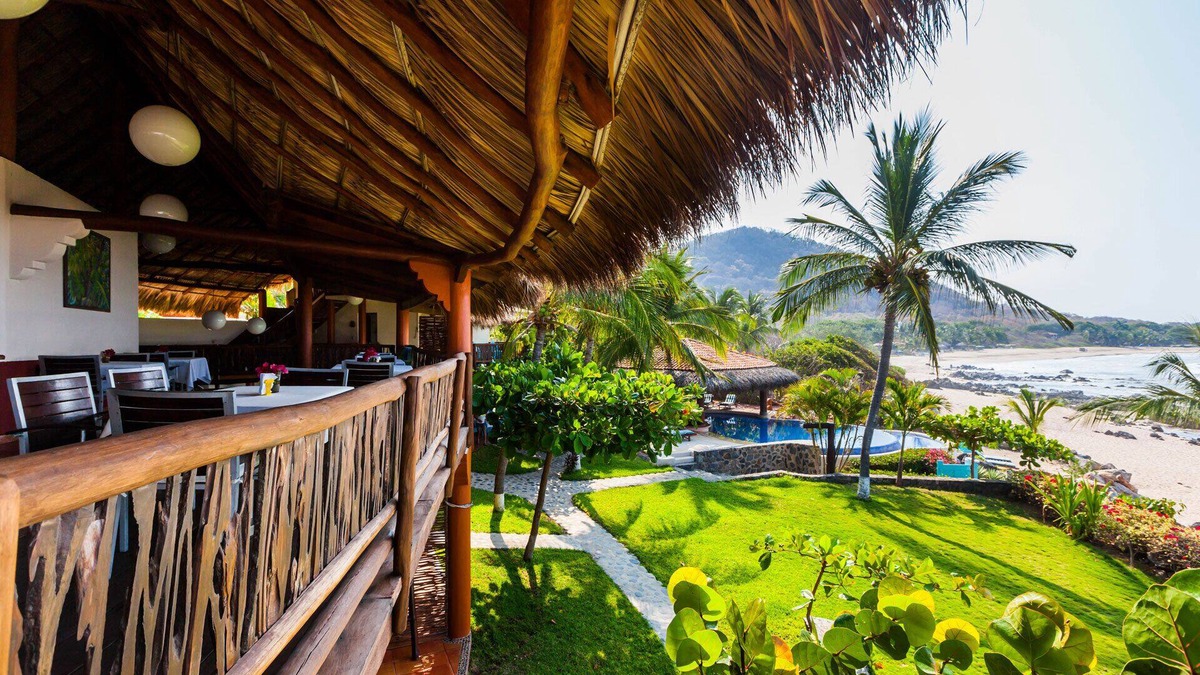 Troncones Bed & Breakfast | Casa Manzanillo Full Buy Out - Beach Front Location at Manzanillo Bay, 7 BR, Poo