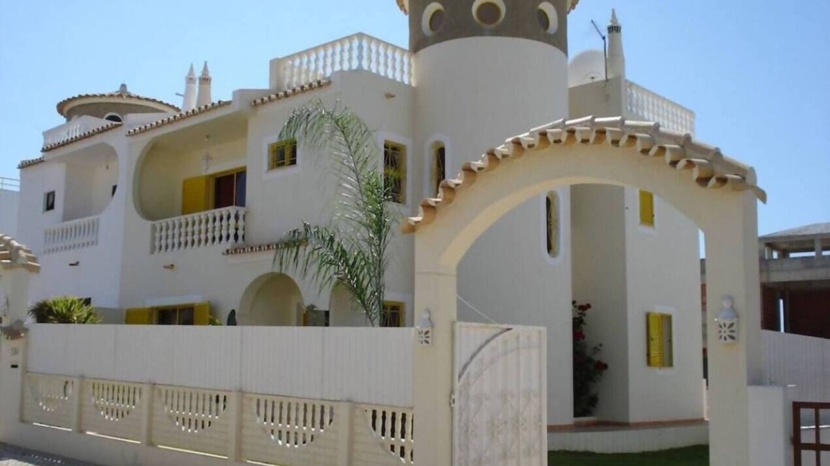 Castelo House | Casa Maré Alta (4 bedrooms and pool, sea view)