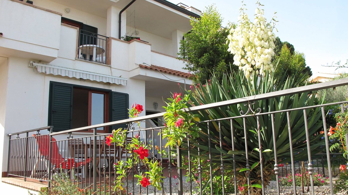 Parghelia House | Casa Margherita 2 - semi-detached house with private garden and sea view