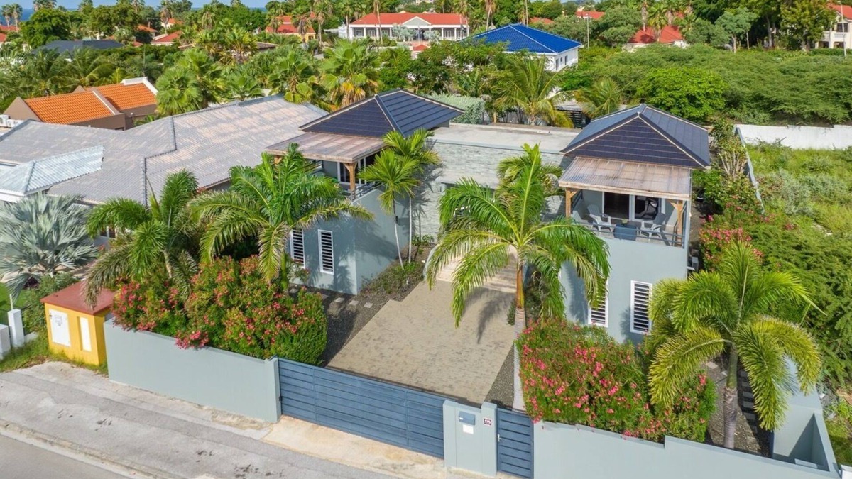 Jan Thiel House | Casa Maria: 6 bedroom, 4 bath Villa with Pool next to Supermarket & Beach.