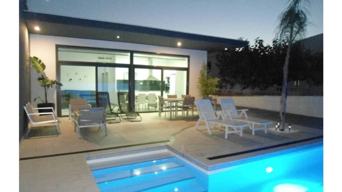 Deltebre Cabin | CASA MARIONA 8-A, PRIVATE SWIMMING POOL AGUA SALINA 350M FROM THE EXTENSIVE BEACH RIO MAR