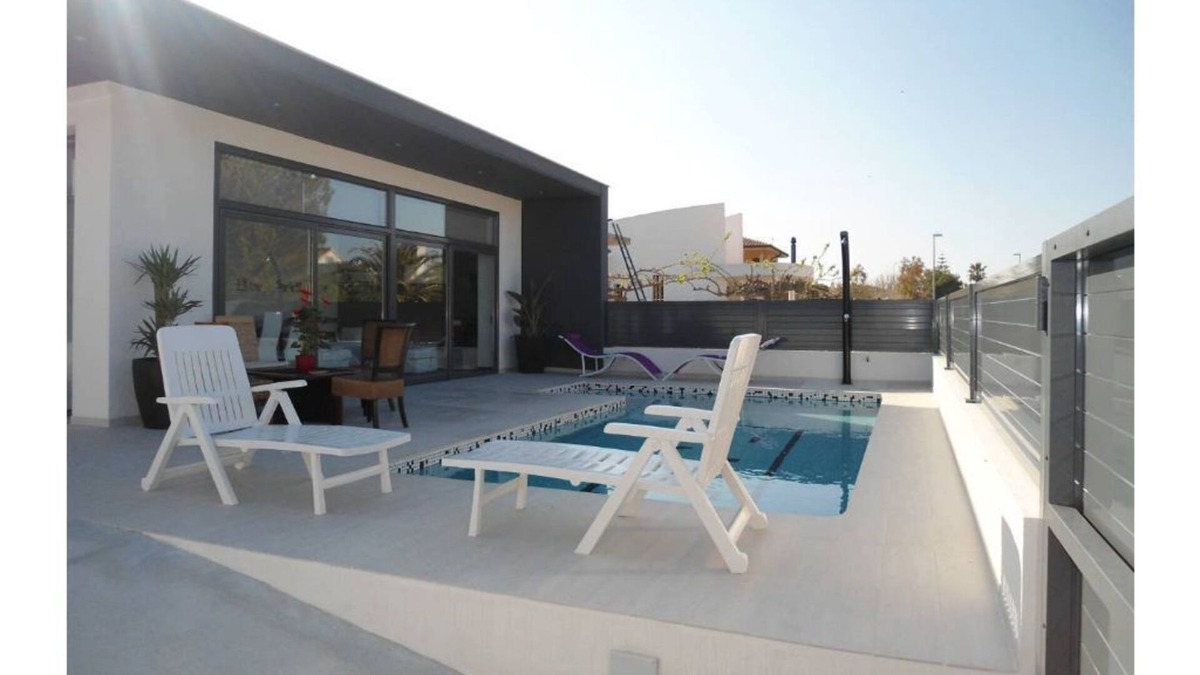 Deltebre Cabin | CASA MARIONA 8-B, PRIVATE SWIMMING POOL AGUA SALINA 350M FROM THE EXTENSIVE RIO MAR BEACH
