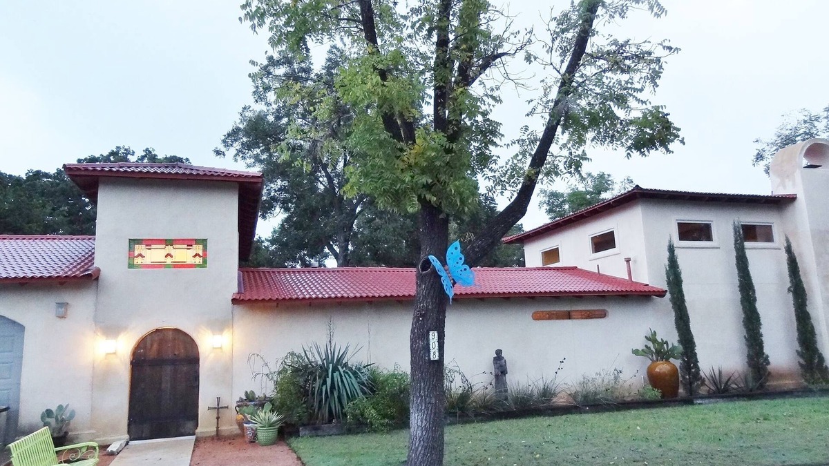 Fredericksburg Cottage | Casa Mariposa/Charming Private Hideaway/Great Central Location/Cantina/Firepit