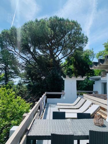 Tournon-sur-Rhone Bed & Breakfast | Casa mARTa : Suites, terrasses et vue panoramique
