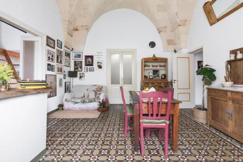Maruggio House | Casa Marugii by BarbarHouse