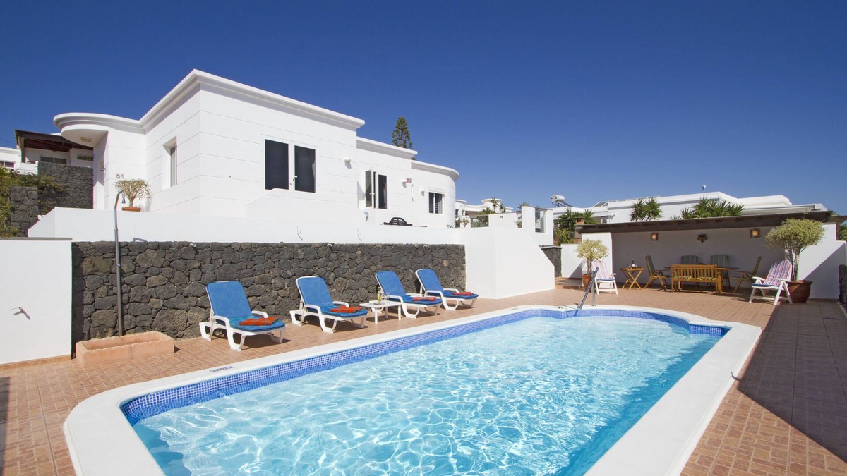 Tias Villa | Casa McElroy, a magnificent detached villa in extensive grounds with sea views.