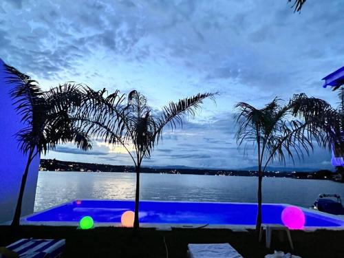 Tequesquitengo House | Casa Mediterránea, lujo y confort junto al lago