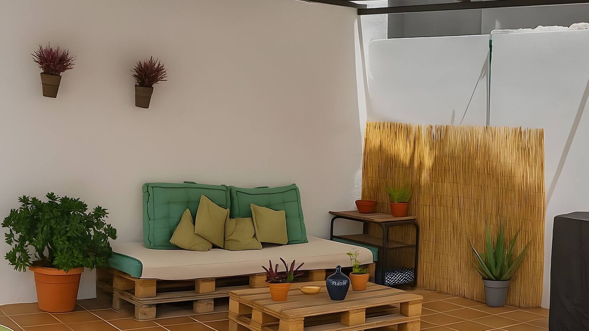 Valderrubio House | Casa Mercedes in the Vega de Granada with private terrace, private garden, and balcony