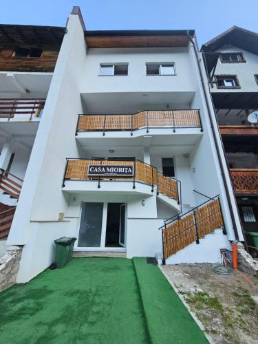Capatanenii Pamanteni Cabin | Casa Miorita