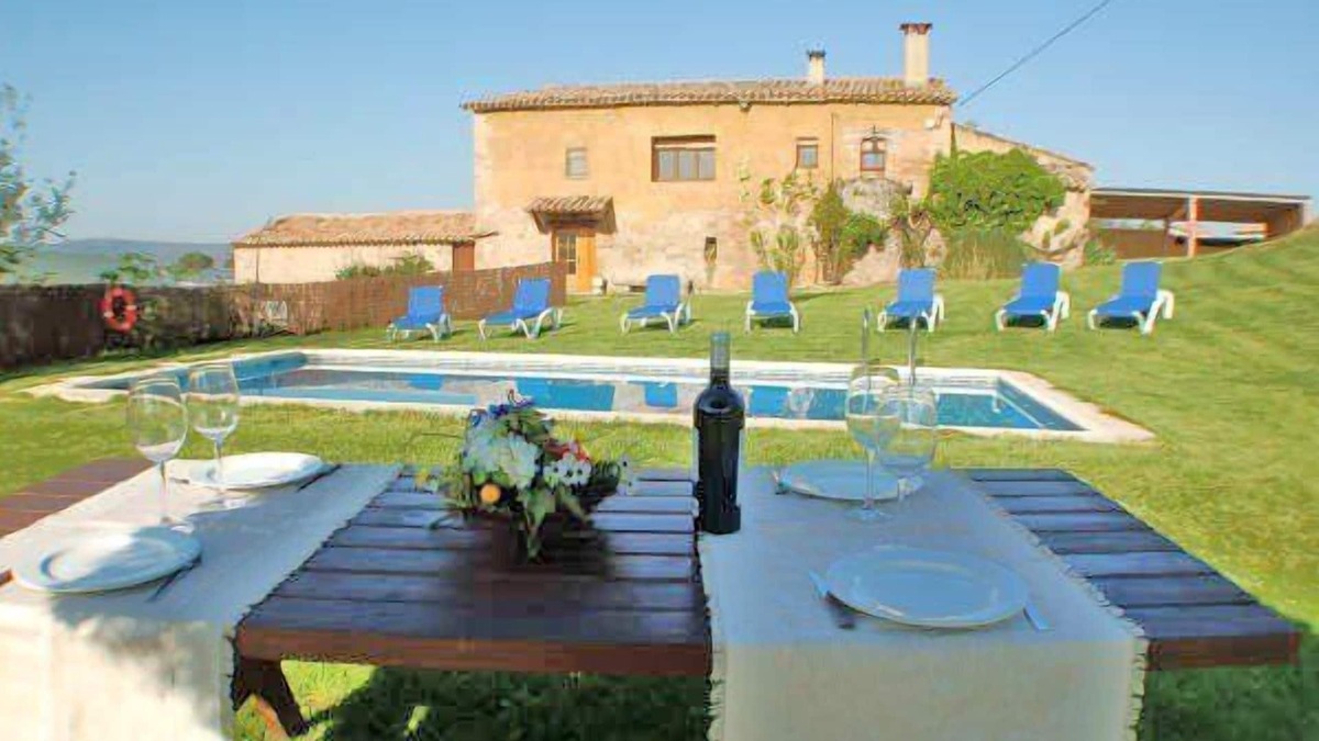 Gironella Villa | Casa Miró - Beautiful Holiday Villa w/8 bedrooms. Indoor + Outdoor Pool.