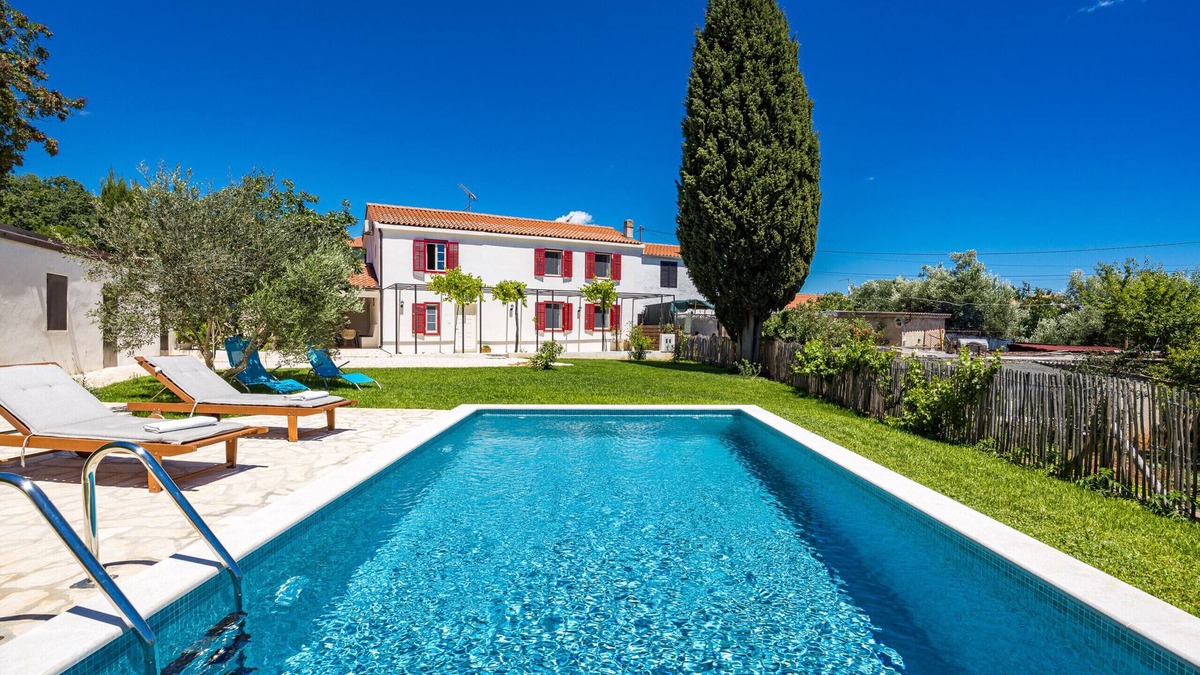 Mali Vareski Villa | Casa Mirna for 7 people near Pula with sea view & only 2 km from the sea