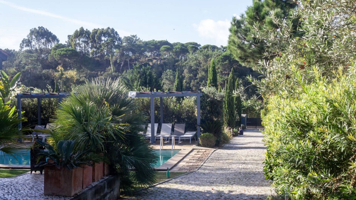 Caixas Villa | Casa Moderna, com piscina e fantástico jardim, perto de natureza e praias