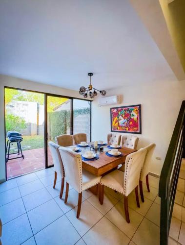 Puerto Barillas Apartment | Casa moderna vacacional