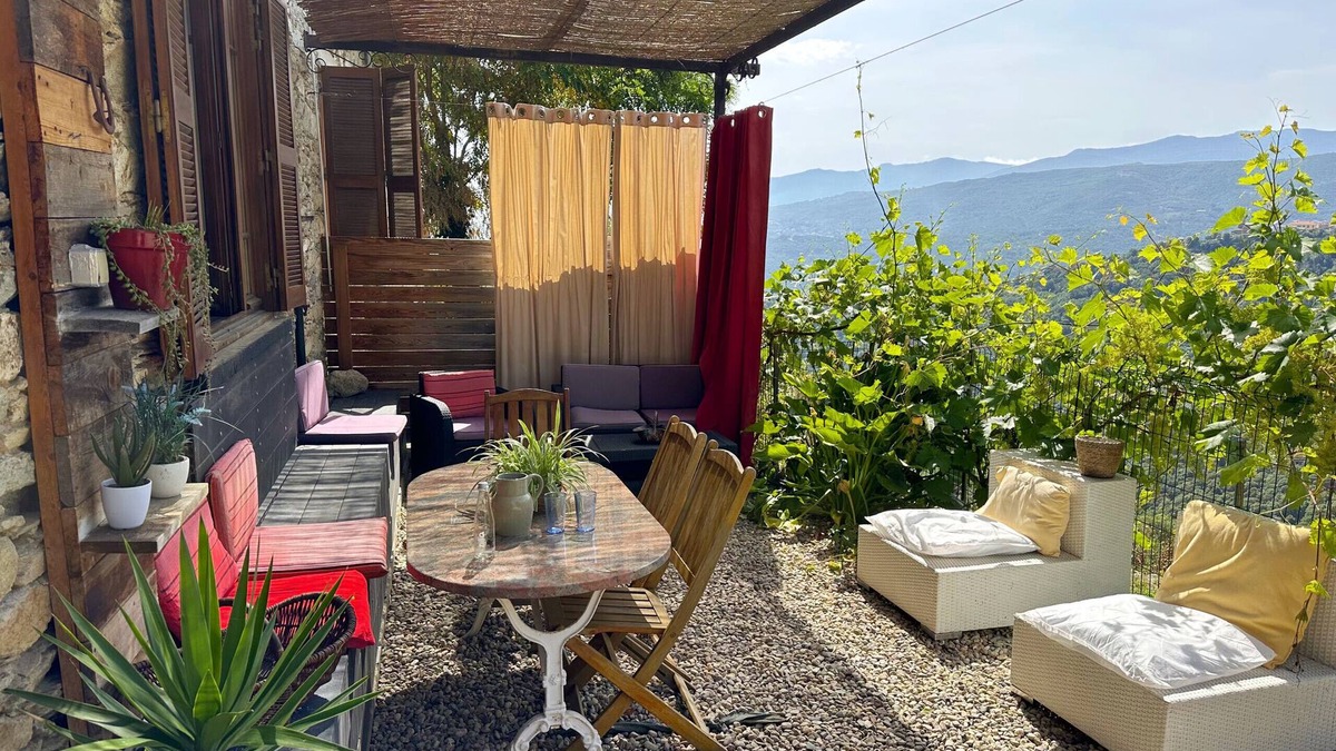 Santo-Pietro-di-Tenda Apartment | Casa Nebbia, flat in stone house