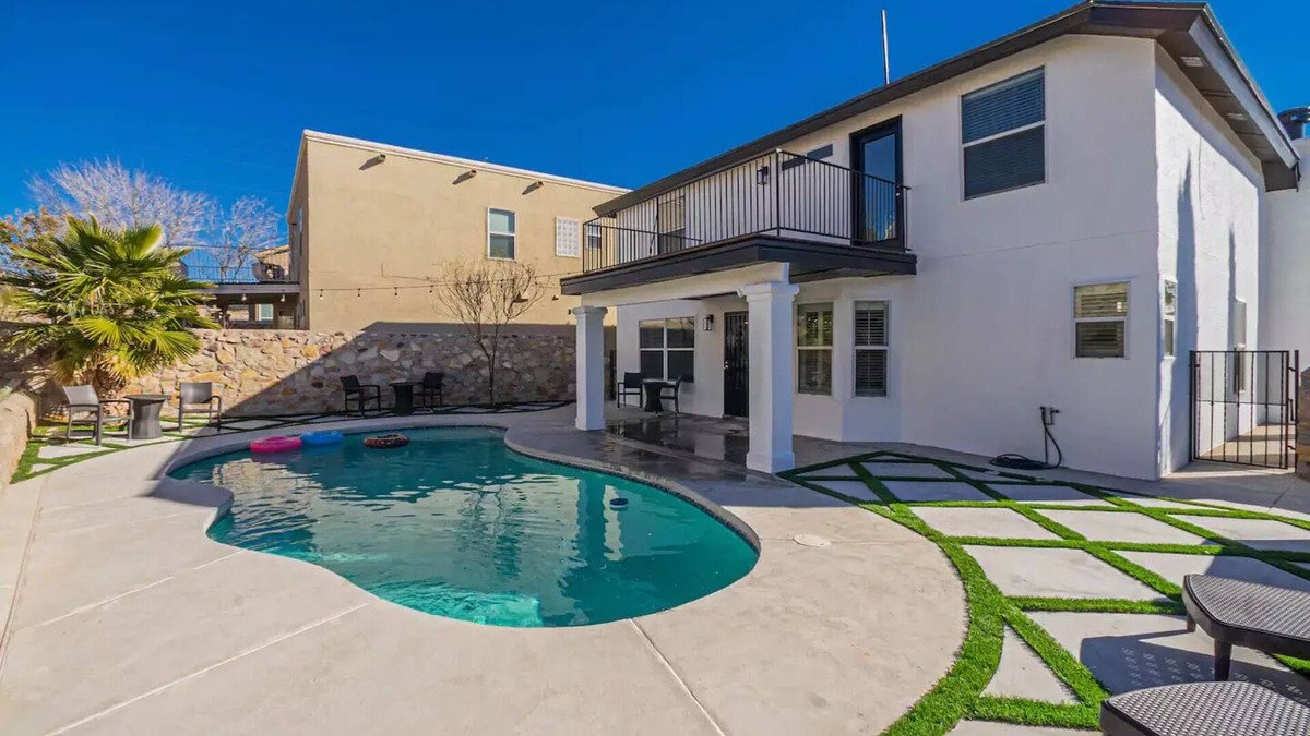 El Paso House | Casa Nico - Contemporary Home with Pool & Gym