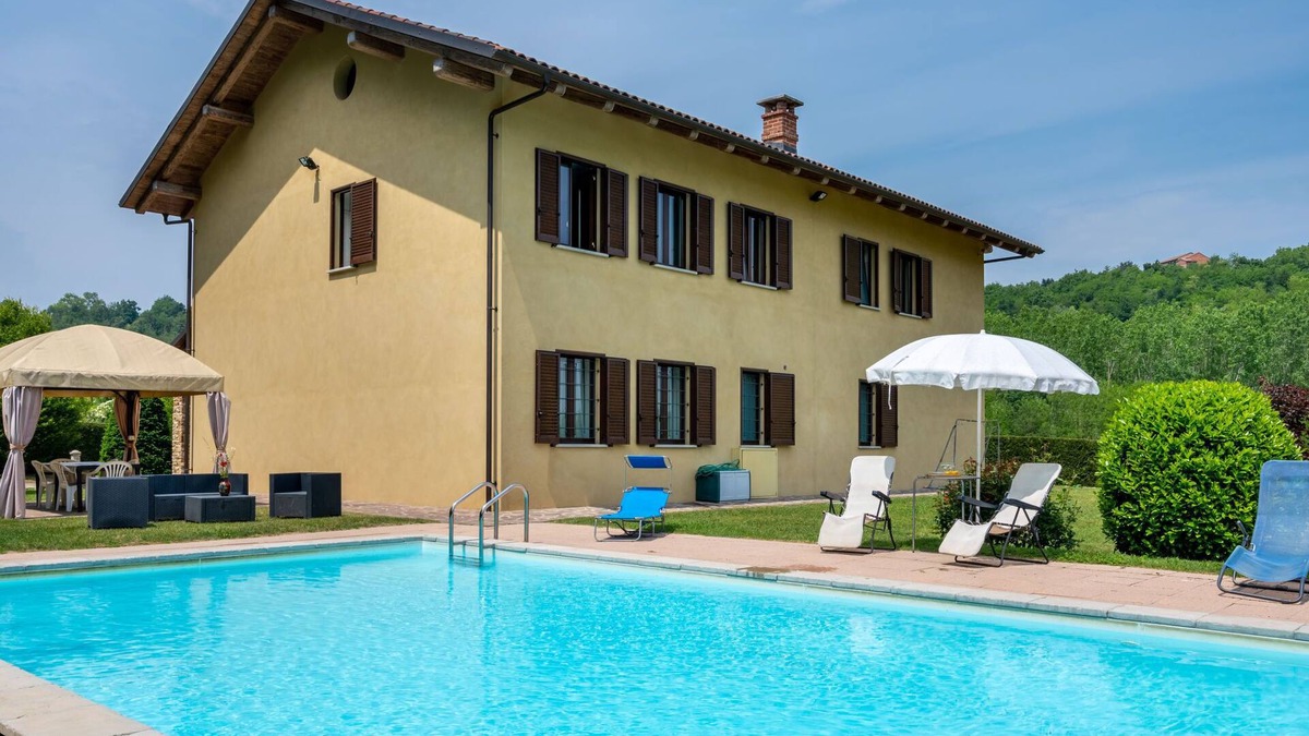Ferrere House | Casa Nocciola by Interhome