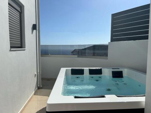 Mirthios House | Casa Notos