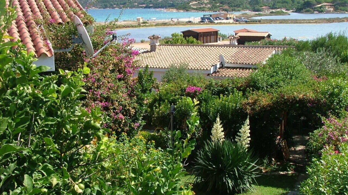 Porto Taverna House | Casa Oleandro, gardened apartment, 100 meters walk to the beach, internet Wi-Fi